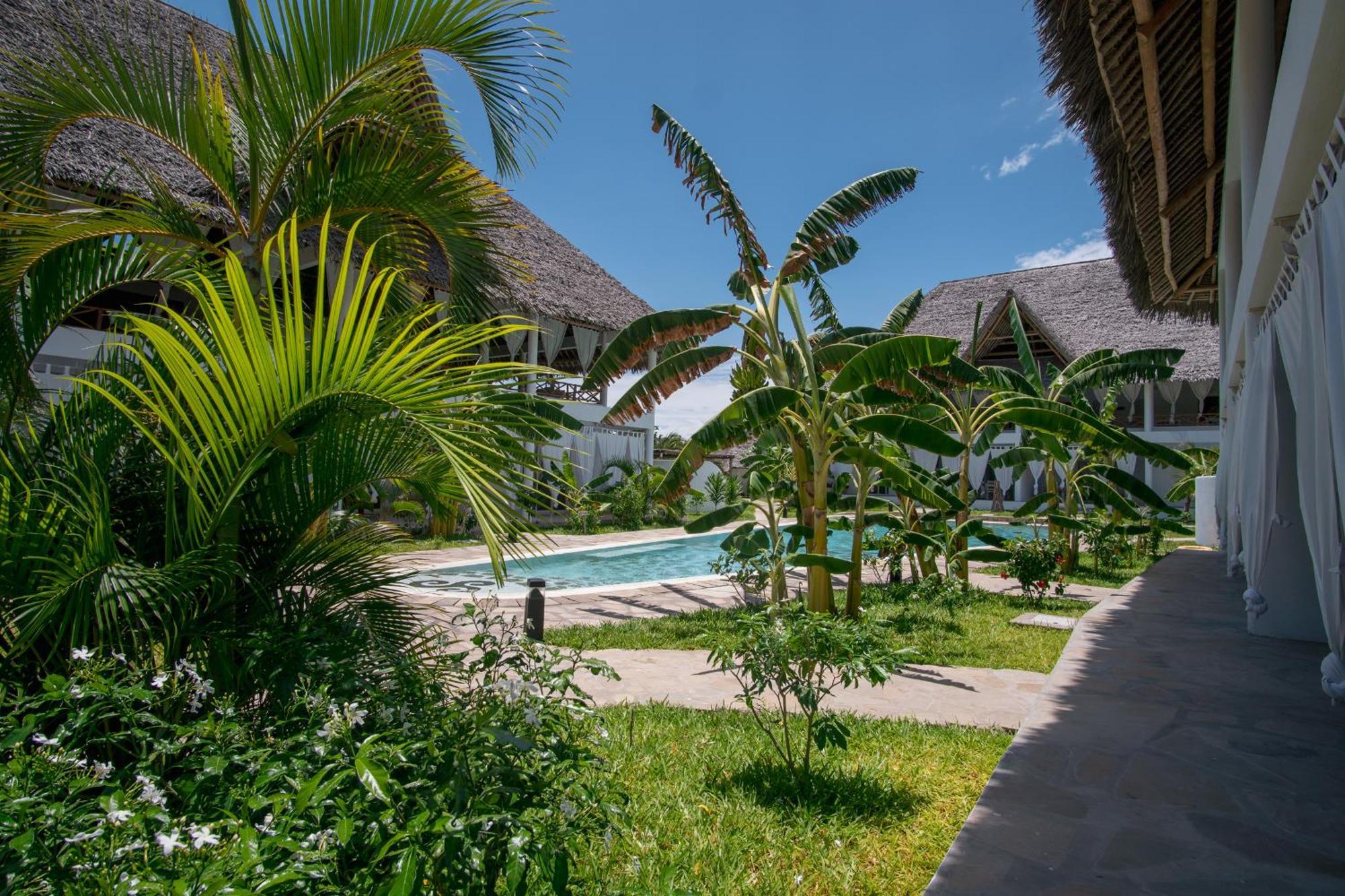 Rafiki Tamu Residential Resort Ватаму Екстериор снимка
