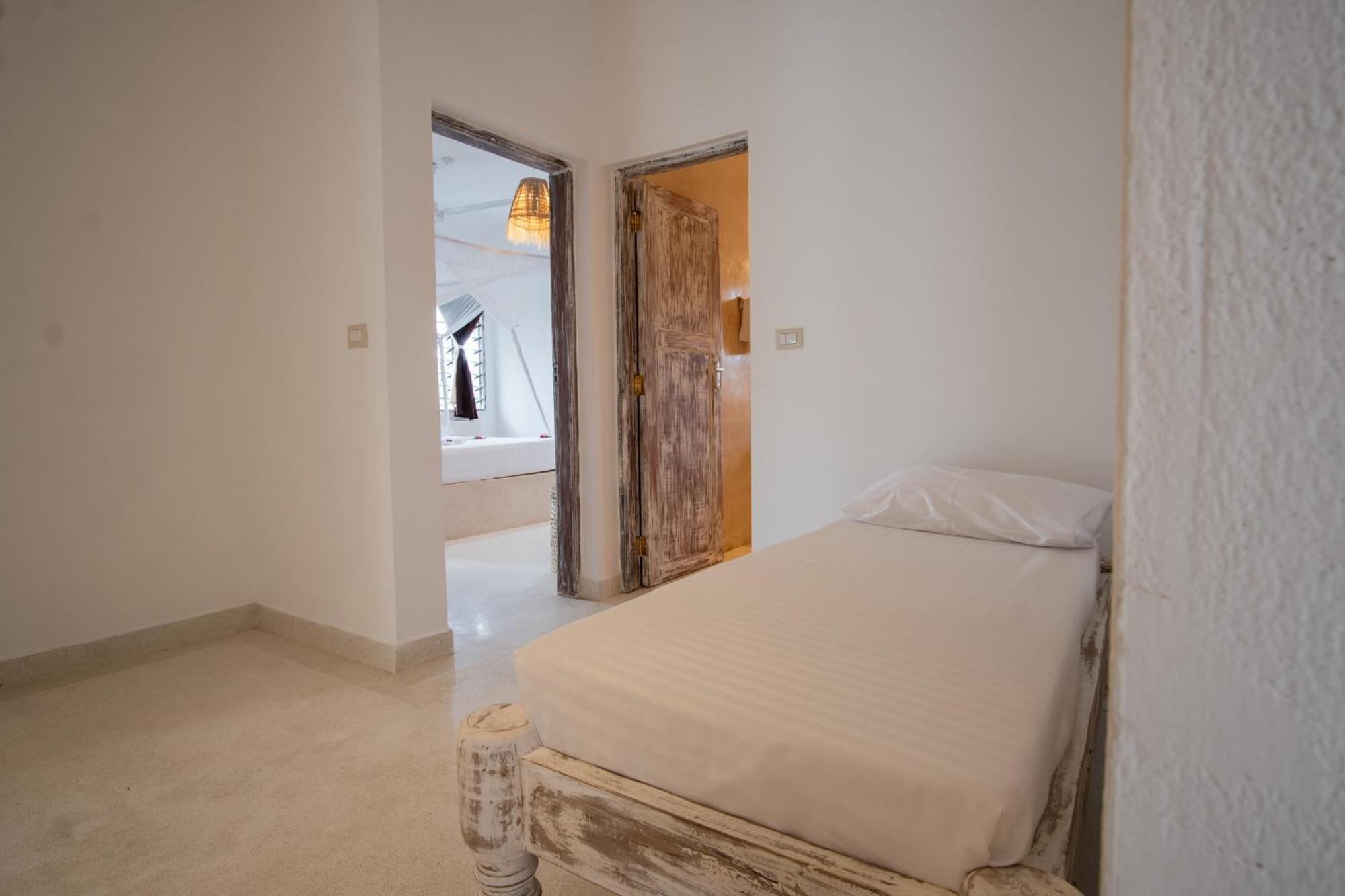 Rafiki Tamu Residential Resort Ватаму Екстериор снимка