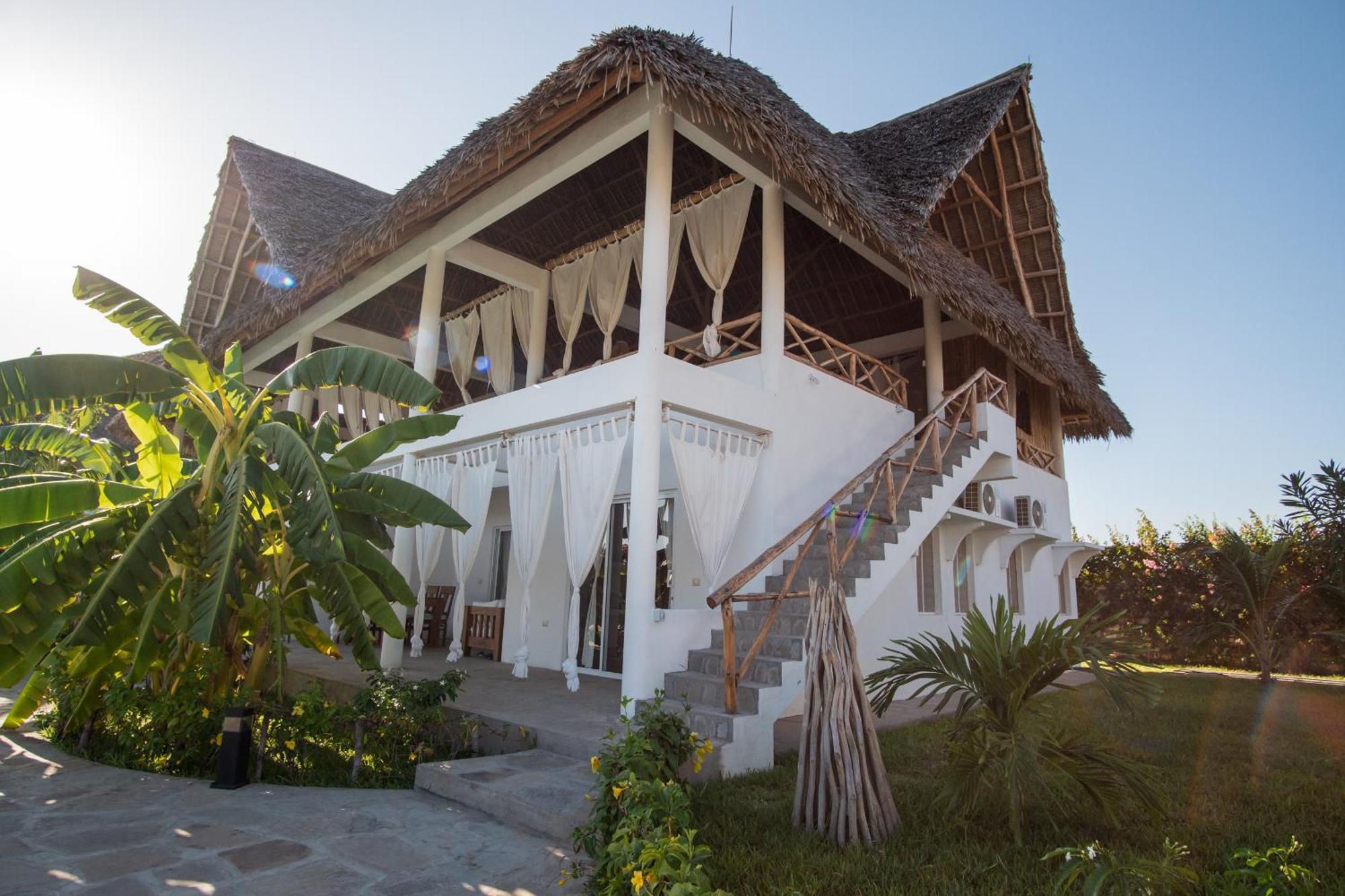 Rafiki Tamu Residential Resort Ватаму Екстериор снимка